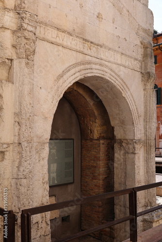 Blick in die Historische Altstadt von Verona in Italien © Pixel62