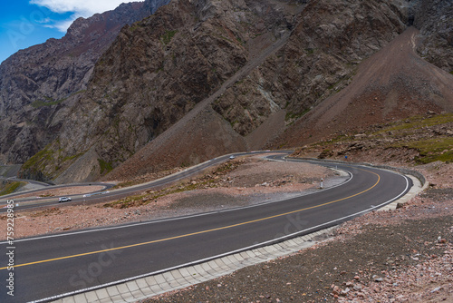 中国新疆独库公路沿途雪山美景 photo