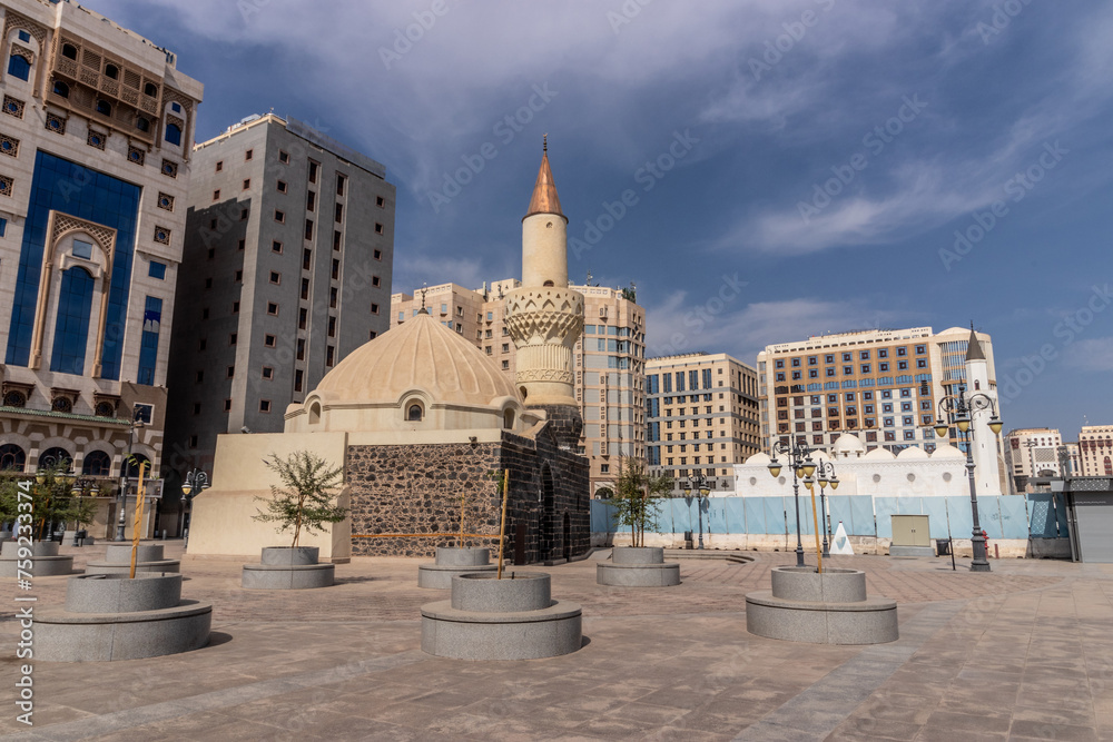 Obraz premium Abu Bakr Mosque in Al Haram area of Medina, Saudi Arabia