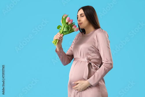 Young pregnant woman smelli...