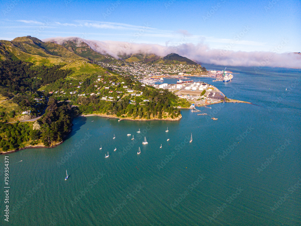 Obraz premium aerial panorama of cass bay, corsair bay, pony point and lyttelton, beautiful coast of new zealand south island, canterbury, christchurch area