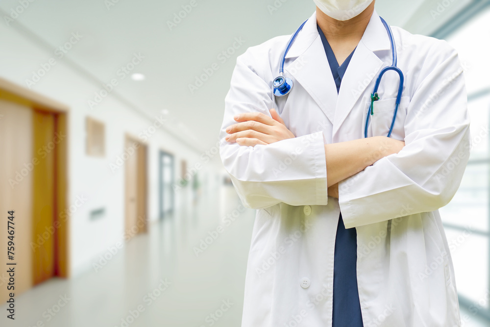 病院に勤務する男性医師 病院に勤務する男性医師