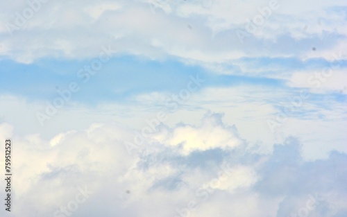 Fototapeta Naklejka Na Ścianę i Meble -  photo of a view of clouds and clear blue sky