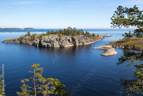 Fototapeta Naklejka Na Ścianę i Meble -  The coast of Lake Ladoga