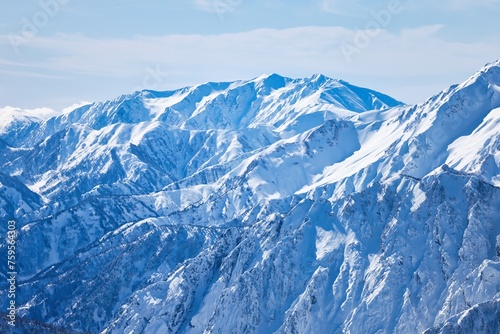 冠雪の北アルプスの稜線 © Taka Mountain