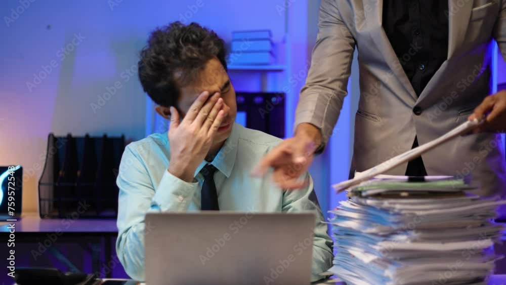Boss is giving job recommendations to employee. Businessman working ...