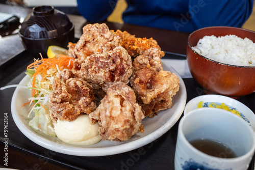 日本の岡山県美咲町のとても美味しい唐揚げ定食