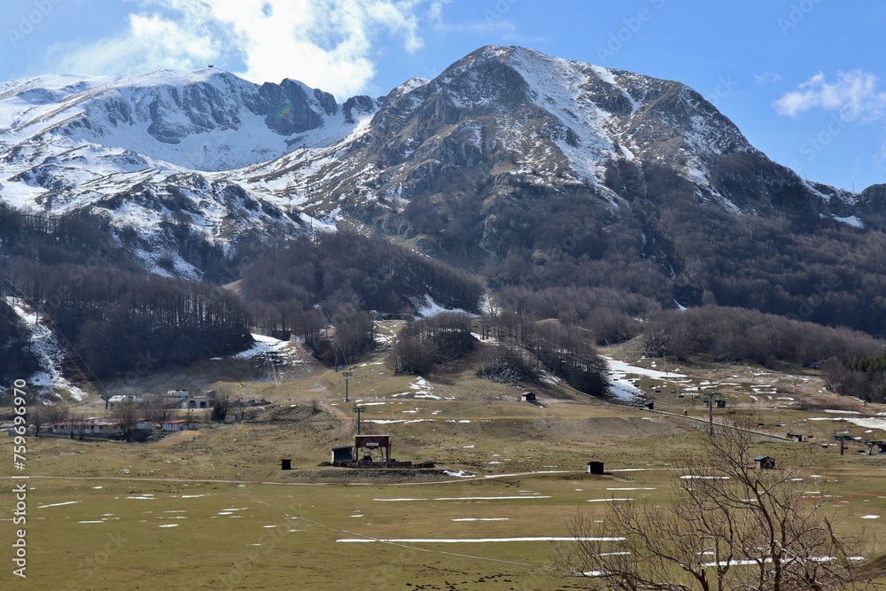 Campitello Matese - Monte Miletto dalla strada di accesso
