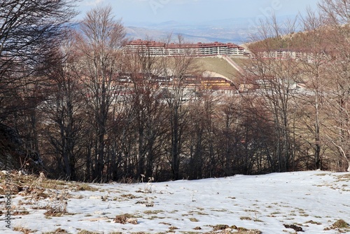 Obraz na płótnie Campitello Matese - Scorcio del residence dalla pista Del Caprio w salonie