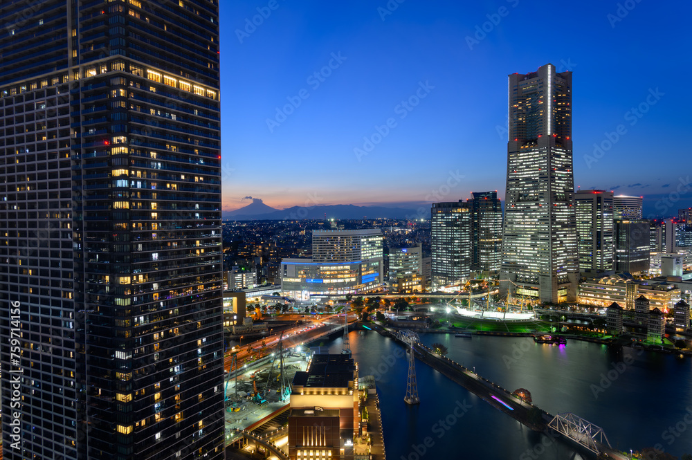 Naklejka premium マジックアワーのみなとみらい