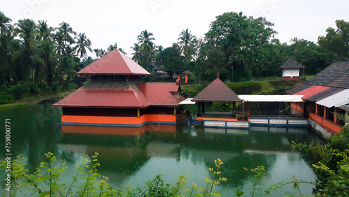 Anandhapura lake temple