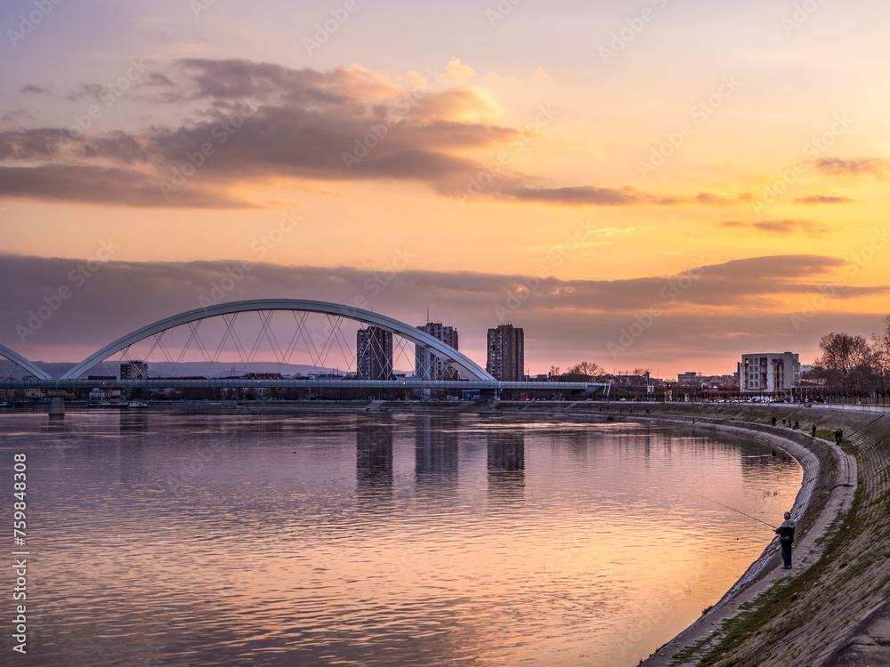 Naklejka premium ATERDECER EN NOVISAD