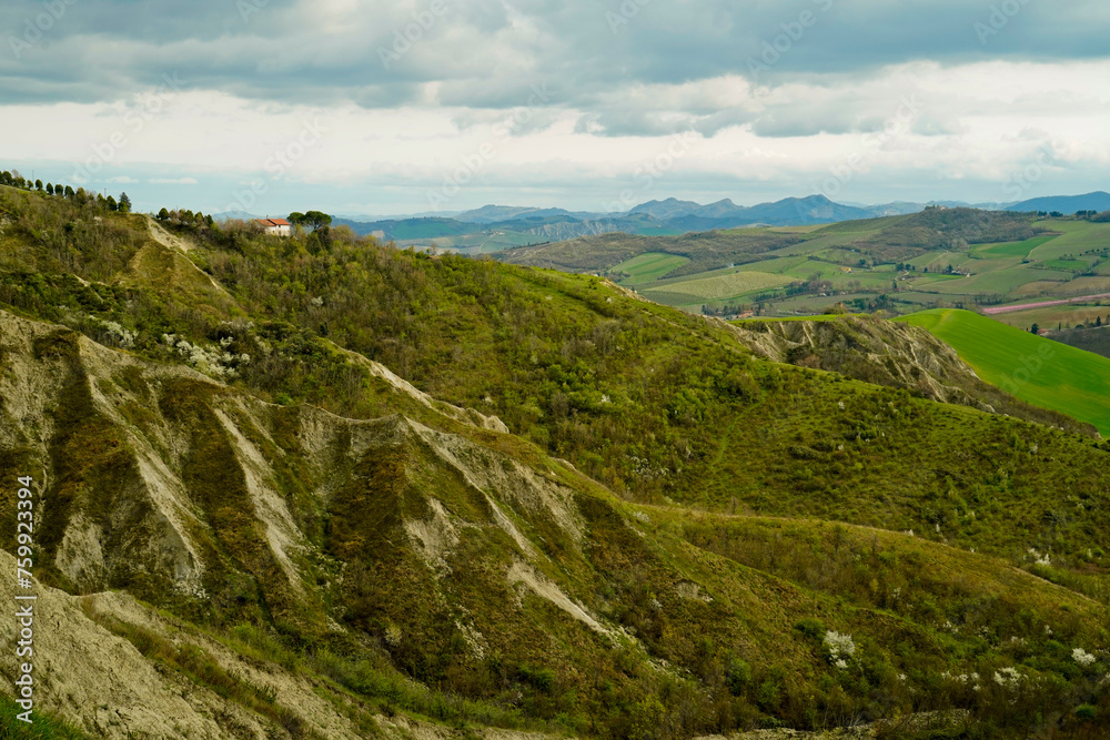 Panorama di colline e calanchi gessosi dell'Appennino Emiliano. Provincia di Bologna, Emilia Romagna, Italy