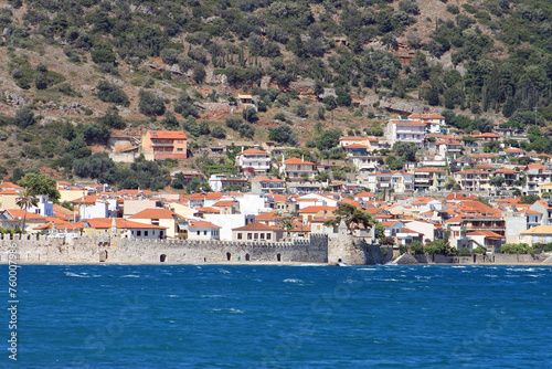 Grèce ville et port de Nafpaktos © foxytoul