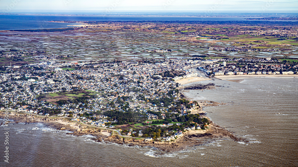 Obraz premium loire estuary river from aerial view in atlantic ocean between saint nazaire and la baule