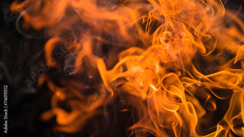 Flammes de passion : l'étreinte ardente du feu sur un fond sombre