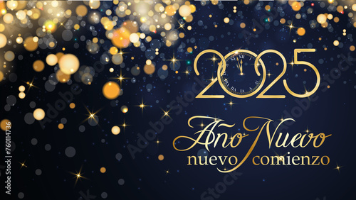 tarjeta o pancarta para desear un nuevo comienzo para el nuevo año 2025 en oro sobre fondo azul con círculos dorados y brillo en efecto bokeh