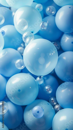 light blue balloons of different sizes © Wendelin