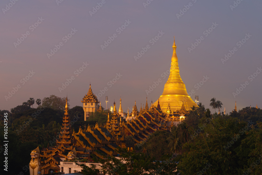 Fototapeta premium Shwedagon Pagoda, Burmese temples of Bagan City, unesco world heritage, Yangon, Myanmar or Burma. Tourist destination.