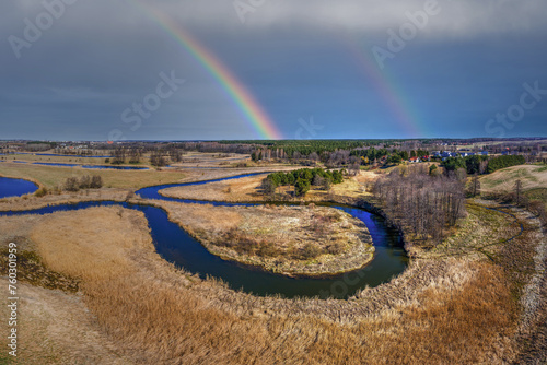 Pierwsza wiosenna tęcza. Rzeka Łyna. © Janusz Lipiński