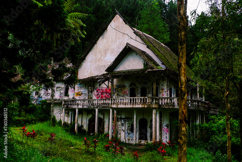 a rather spooky old building in the middle of the forest