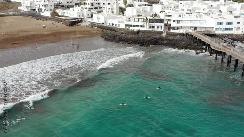 plage à Arrieta sur le littoral de Lanzarote dans les îles canaries photo