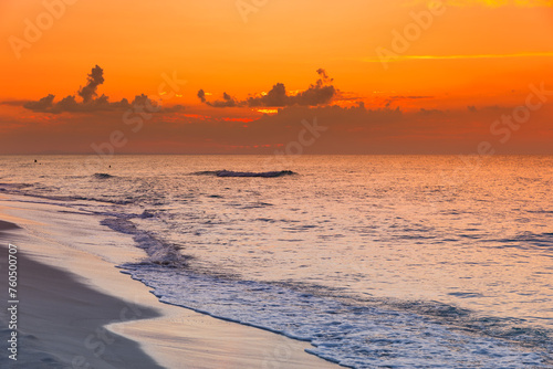 Zachód słońca, plaża i widok na ocean, krajobraz,