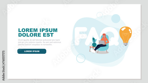 Adobe Illustrator ArtworkVektor-Illustration der Buchstaben FAQ, daneben eine Glühbirne, im Vordergrund eine Frau, die auf einer Couch mit ihrem Laptop sitzt - Inspiration und Innovation Konzept