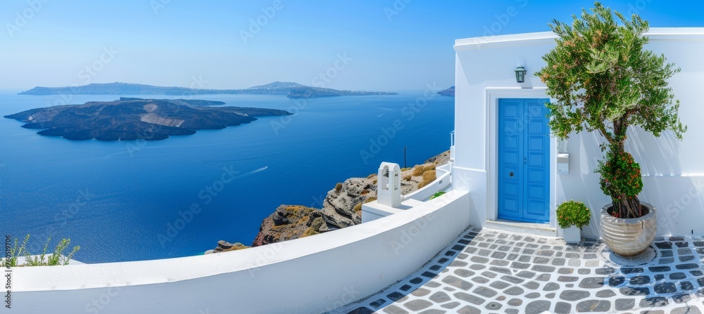 Obraz premium Santorini thira island panorama fira and oia towns overlooking cliffs and beaches, greece
