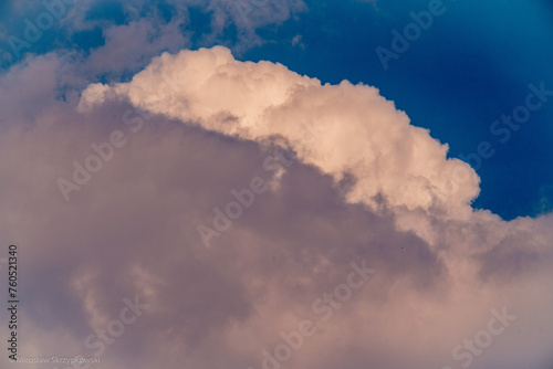 chmury i błękit nieba © Mirosław