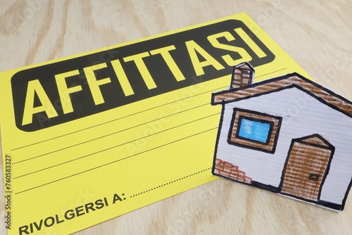 Singola parola AFFITTASI scritta cultura italiana casa in primo piano. photo
