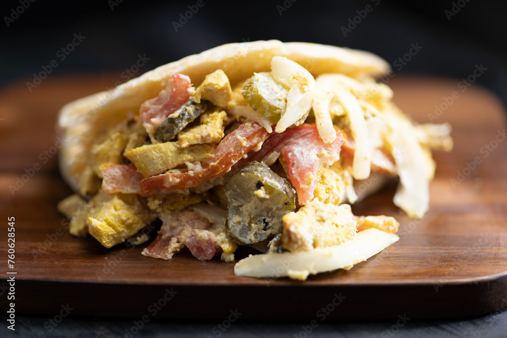 greek chicken pita sandwich