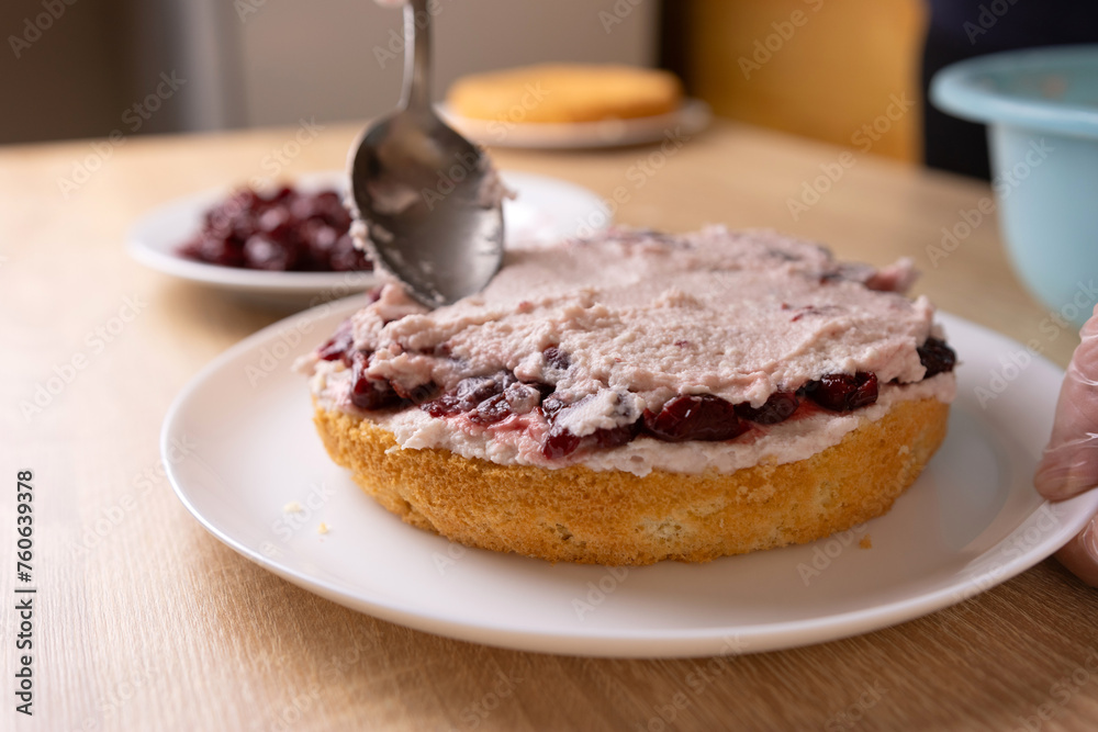The cake is filled with a sweet filling. Making cakes. The cake is filled with a sweet filling. Making cakes.