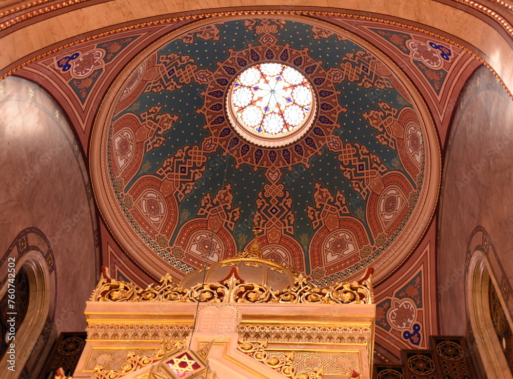 Kuppel über dem Toraschrein in der Großen Synagoge