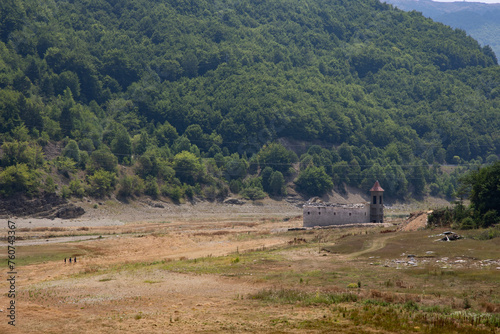 Alte Kirche am Mavrovo See, Nordmazedonien photo