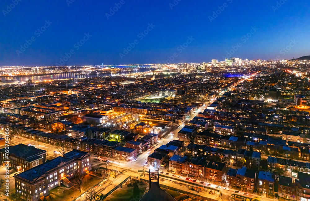 Fototapeta premium Blue hour in city of Montreal, Canada