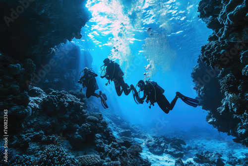 Scuba Diving Men in Blue Water, Diving in the Great Barrier Reef, Tropical Divers, Deep Underwater