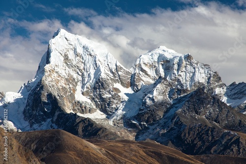 mounts Arakam Tse, Cholatse and Tabuche Peak photo