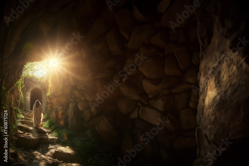 Jésus Christ sortant de son tombeau après les 3 jours de mystère, pour sa résurrection le dimanche de Pâques. Fête chrétienne  photo