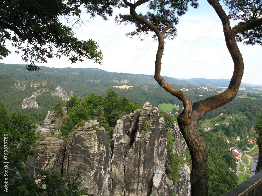 Felsenlandschaft bei der Bastei in der Sächsischen Schweiz Felsenlandschaft bei der Bastei in der Sächsischen Schweiz