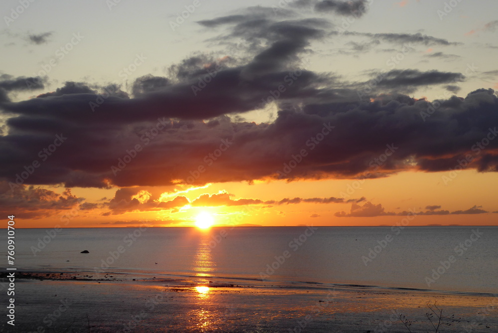 Sonnenuntergang vor Schottlands Küste - obrazy, fototapety, plakaty 