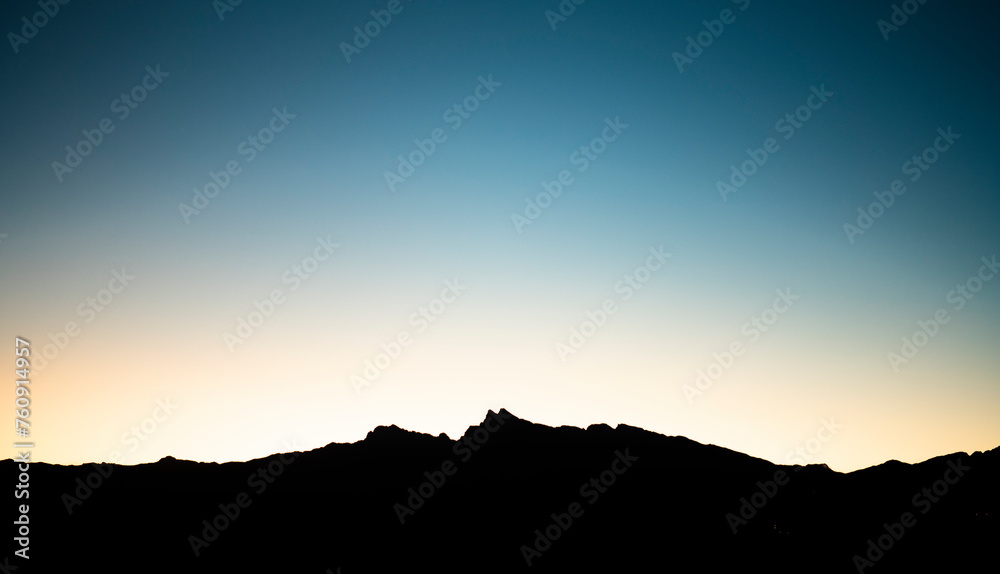 Obraz premium sunset over the mountains silhouette