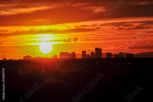 Εκτύπωση καμβά The intense sunlight of a sunset outlines the skyline of downtown Phoenix, Arizo