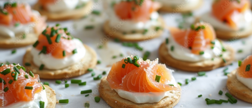 DIY smoked salmon hors d'oeuvres with cream and chives DIY smoked salmon hors d'oeuvres with cream and chives