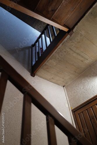 escalier intérieur en bois