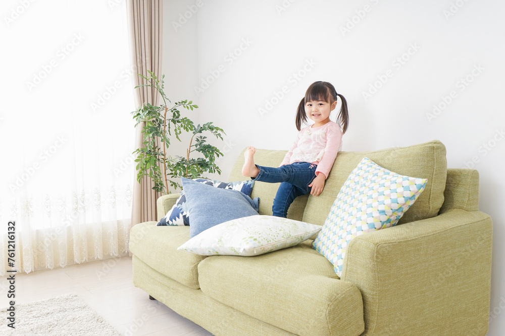 子育てをするイクメンパパ 子育てをするイクメンパパ