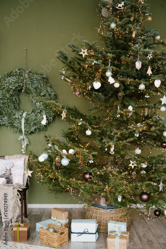 Obraz na płótnie Beautiful New Year decor in a stylish interior with a Christmas tree, wreath and gifts w salonie