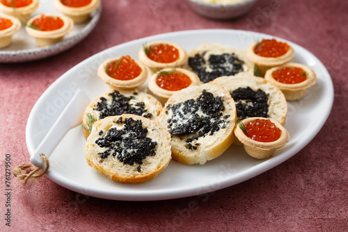 Assorted caviar served with bread and in tartlets
