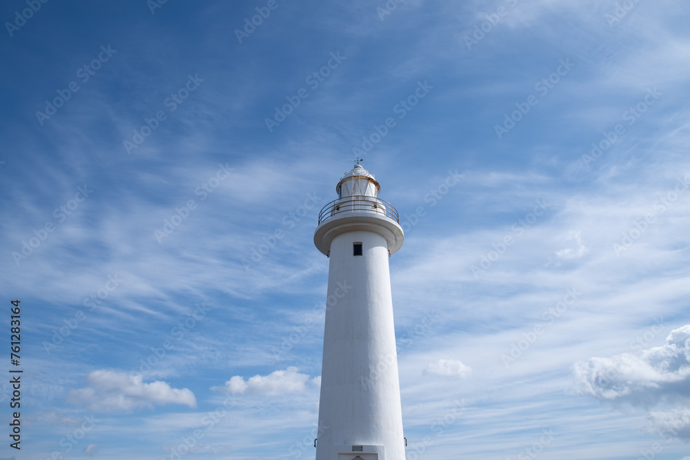 青空と灯台