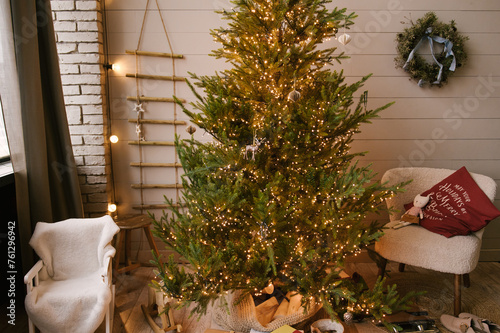 Obraz na płótnie Beautiful New Year decor in a stylish interior with a Christmas tree, wreath and gifts w salonie
